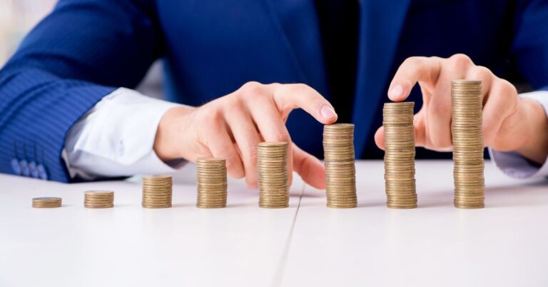 تعیین حقوق و دستمزد کارکنان